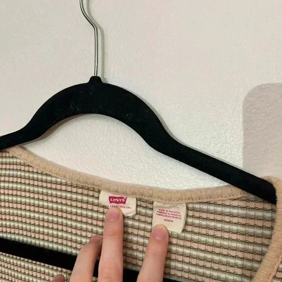 LEVI’s Women’s Brit snap long sleeve ribbed scoop neck knit top Abercrombie - Picture 9 of 9